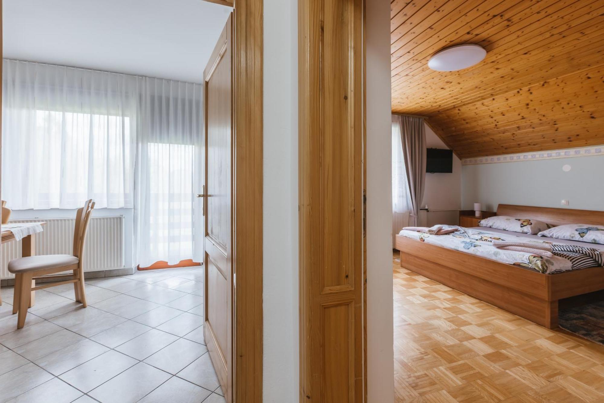 Rooms Zupancic โบฮินิสกา เบลา ภายนอก รูปภาพ